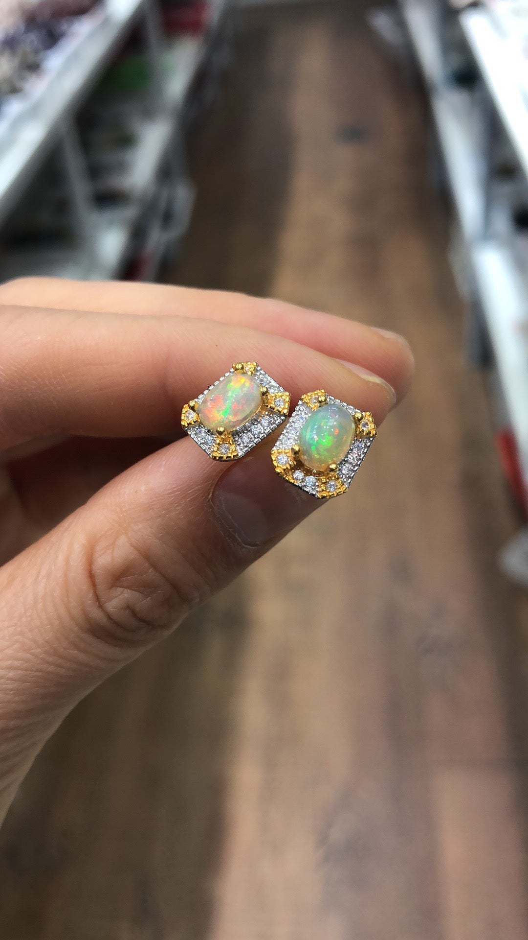 Opal earing