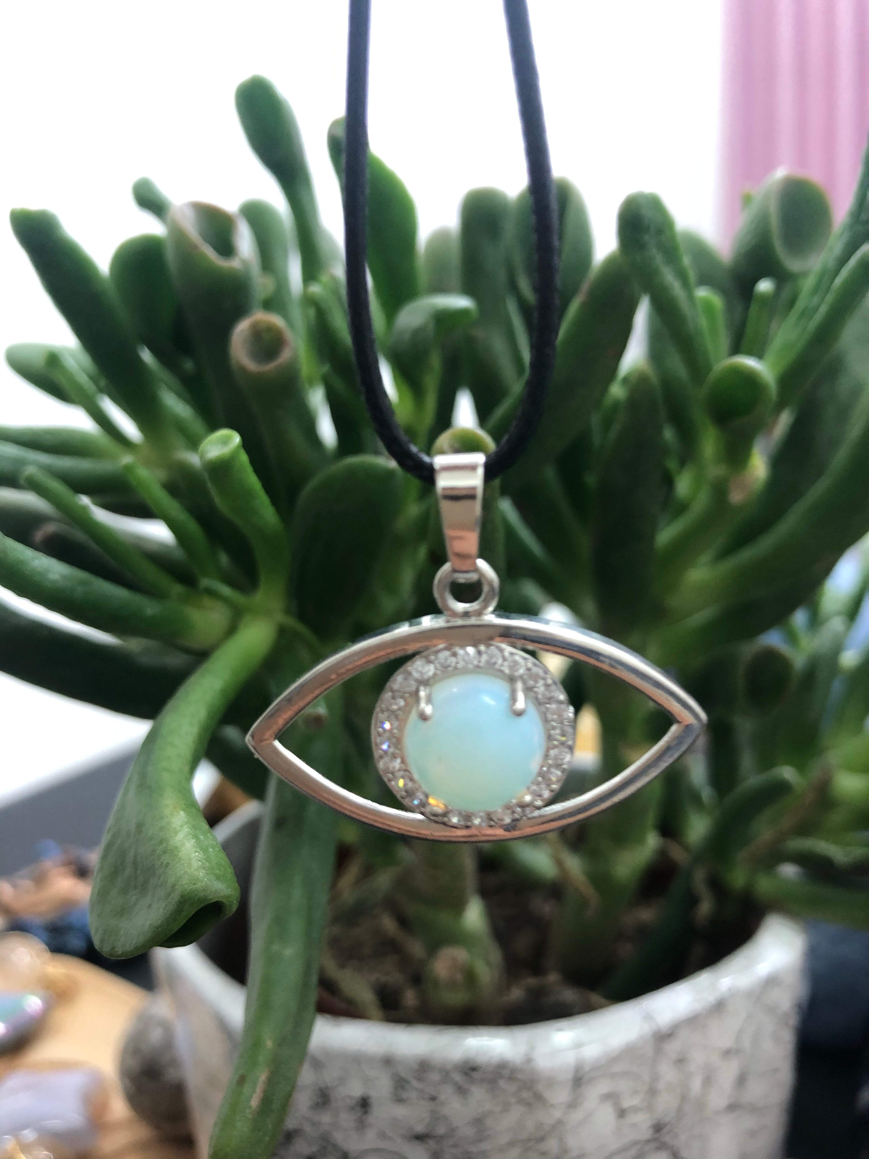 Crystal evil eye pendant/necklace